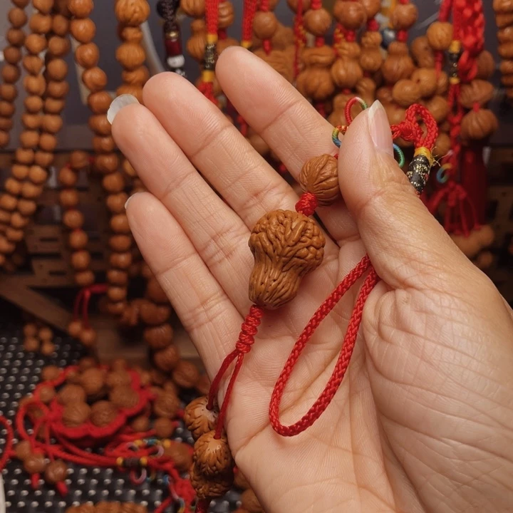 木质类龙纹桃枭挂件