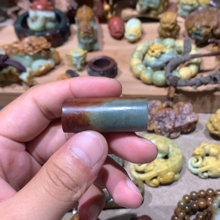 未镶嵌岫岩河磨玉（透闪石质玉）挂件