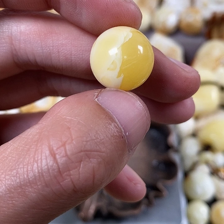 琥珀裸石未镶嵌我