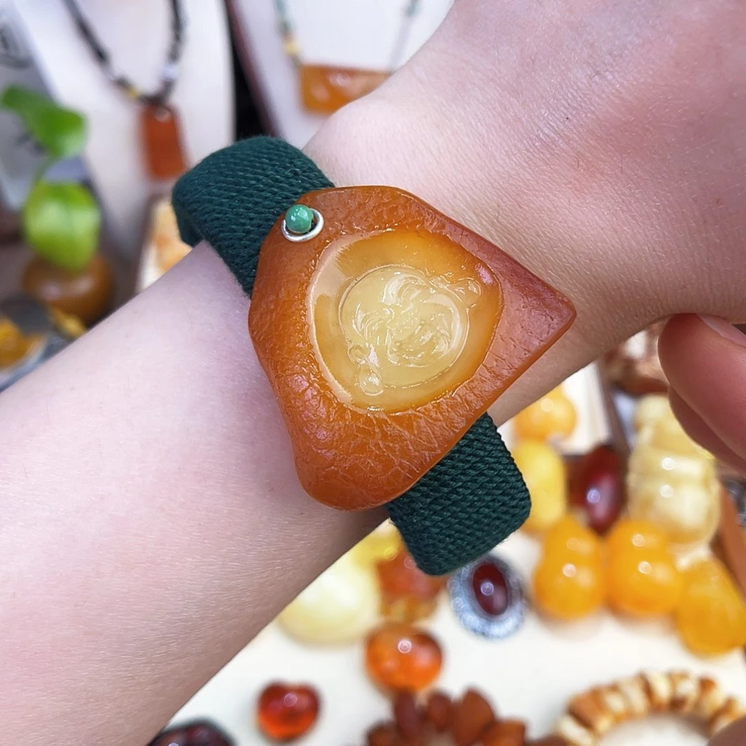 未镶嵌琥珀珠宝奇石