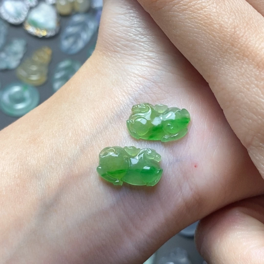 叶***9翡翠未镶嵌颈饰翡翠