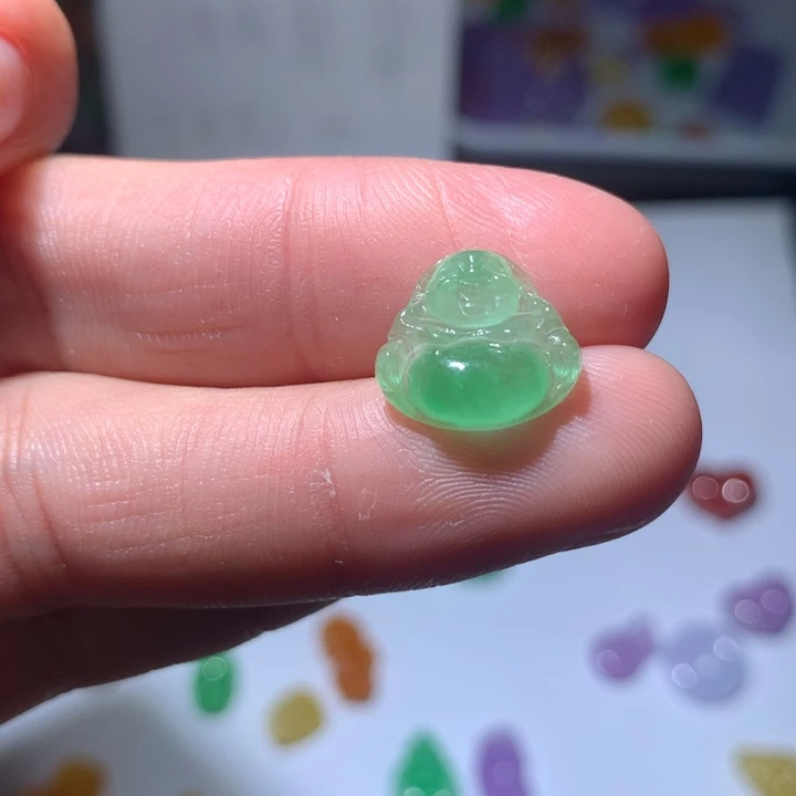 丁***Y翡翠未镶嵌颈饰挂件