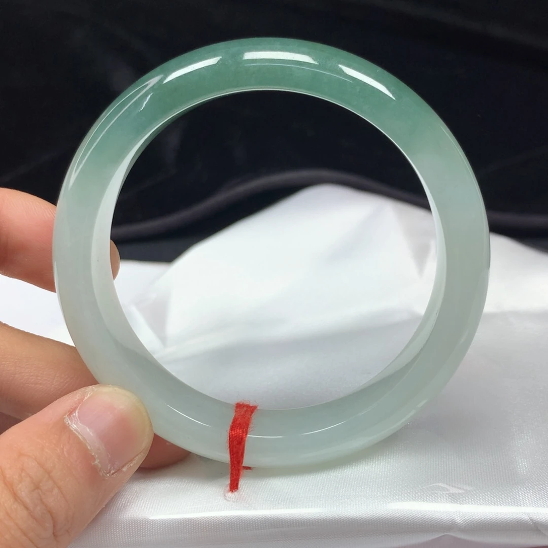 翡翠手镯（圆镯）未镶嵌57.5