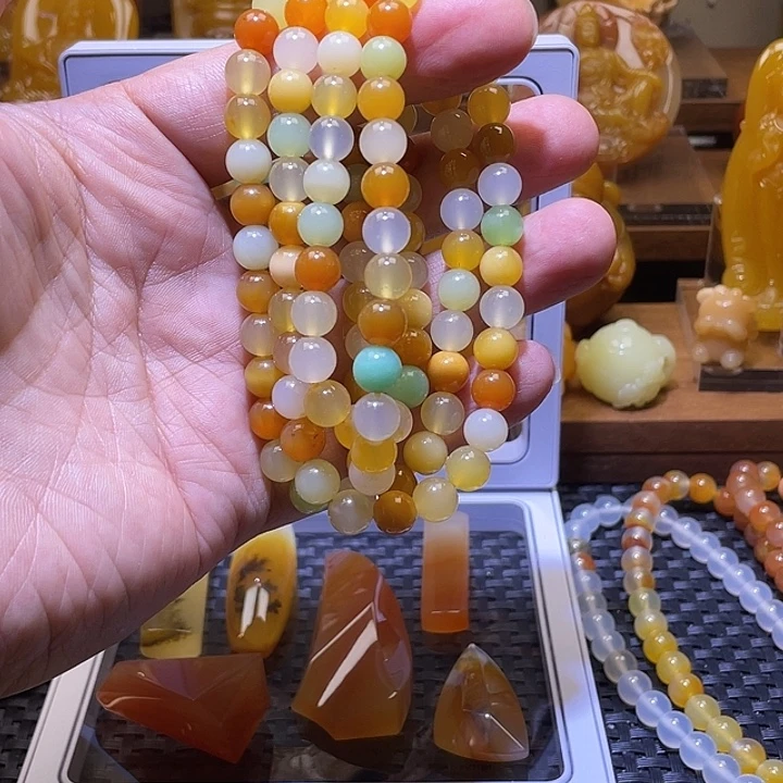 石英质玉（黄龙玉）未镶嵌颈饰