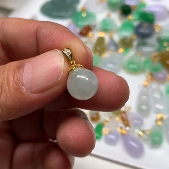 翡翠颈饰未镶嵌翡翠