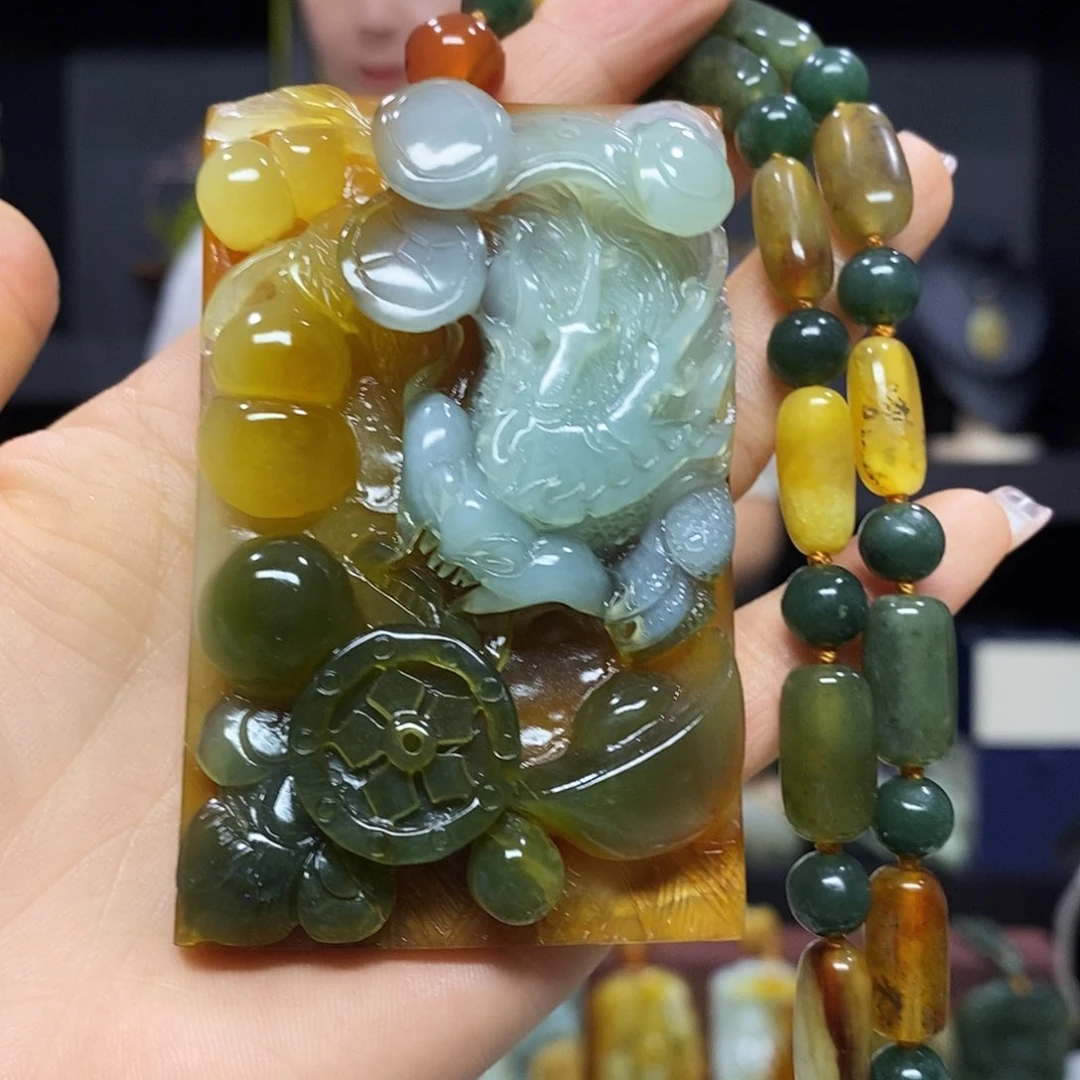 岫玉未镶嵌挂件吊坠