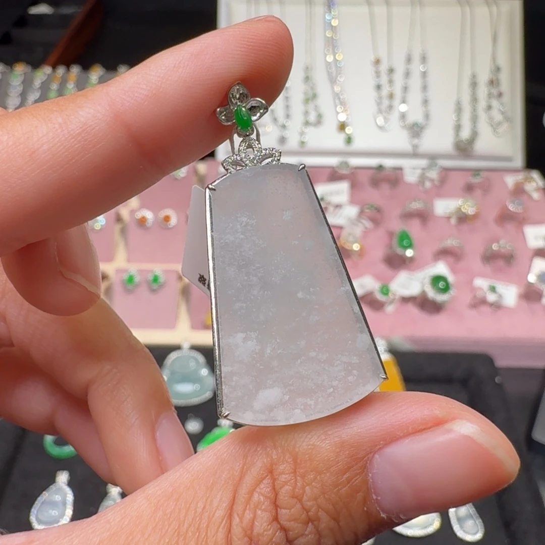 翡翠18K金镶嵌颈饰纯天然缅甸翡翠A货无事牌