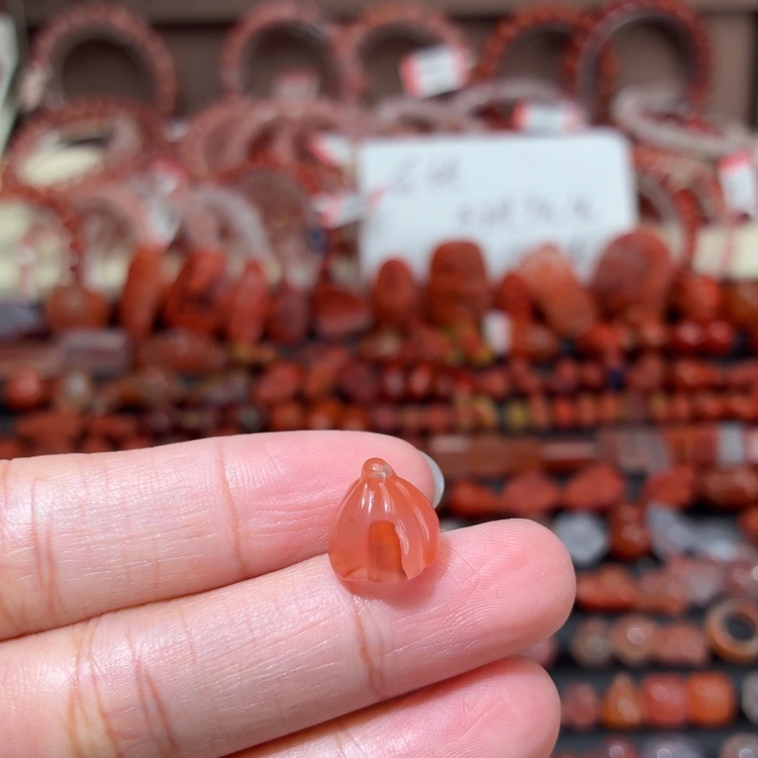 南红玛瑙未镶嵌颈饰莲蓬