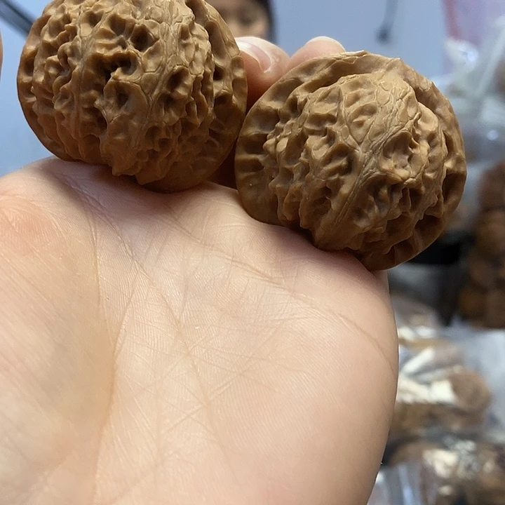 把件文玩核桃42.5红皮宫灯老树