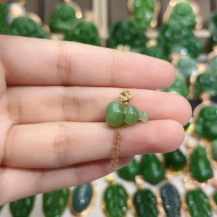 和田玉（碧玉）18K金镶嵌颈饰