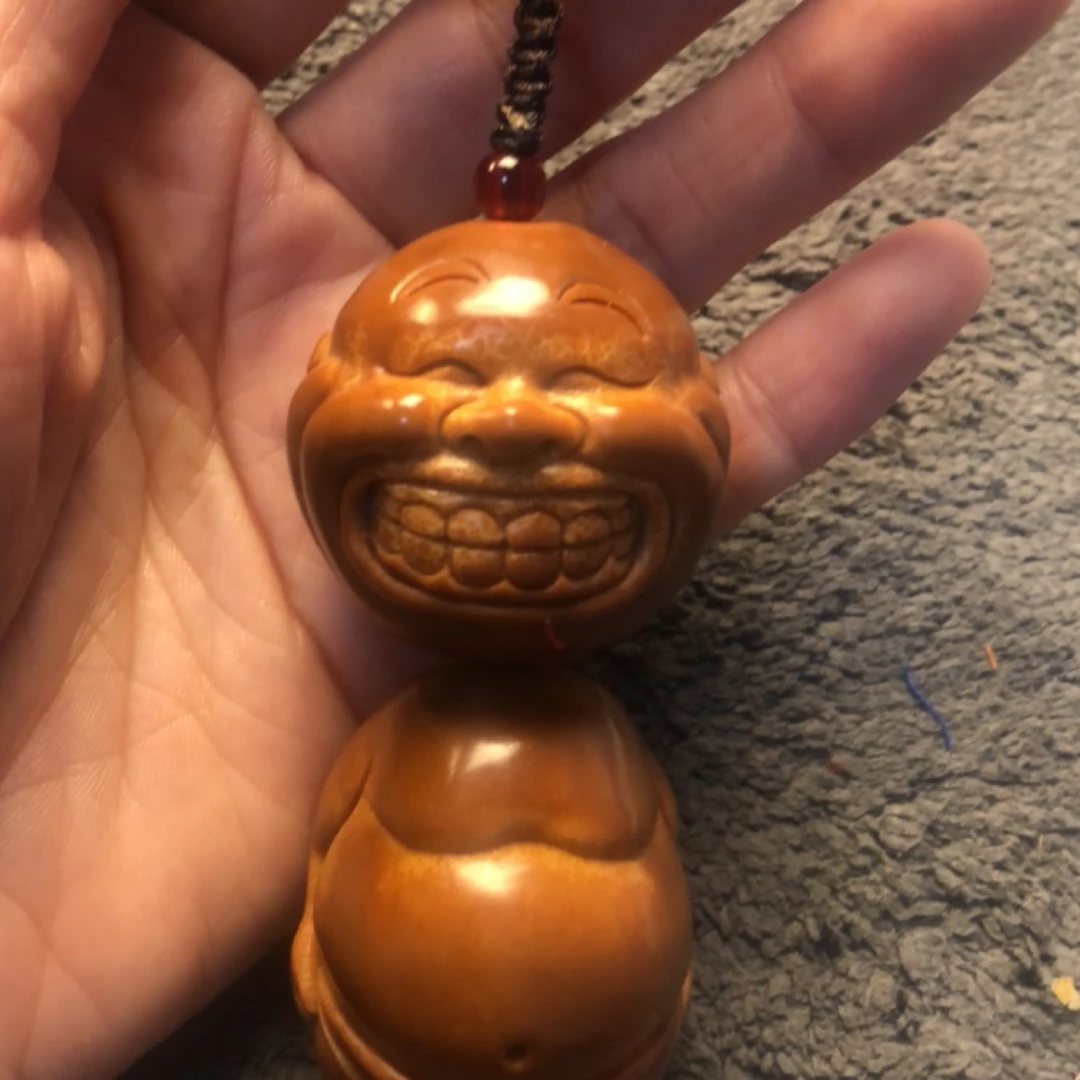 橄榄核雕刻光屁孩大呲牙
