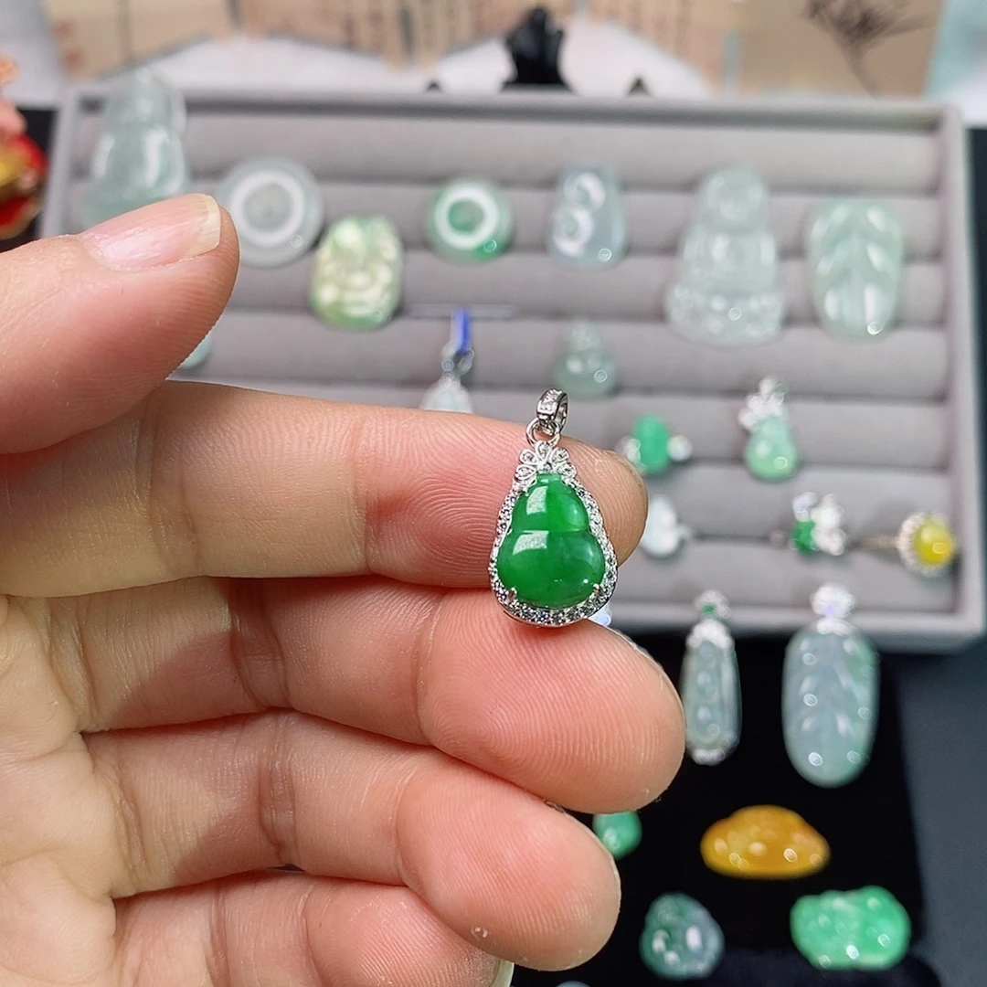 翡翠银S925镶嵌颈饰葫芦