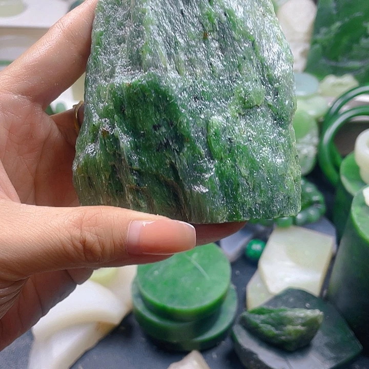 和田玉未镶嵌珠宝半成品