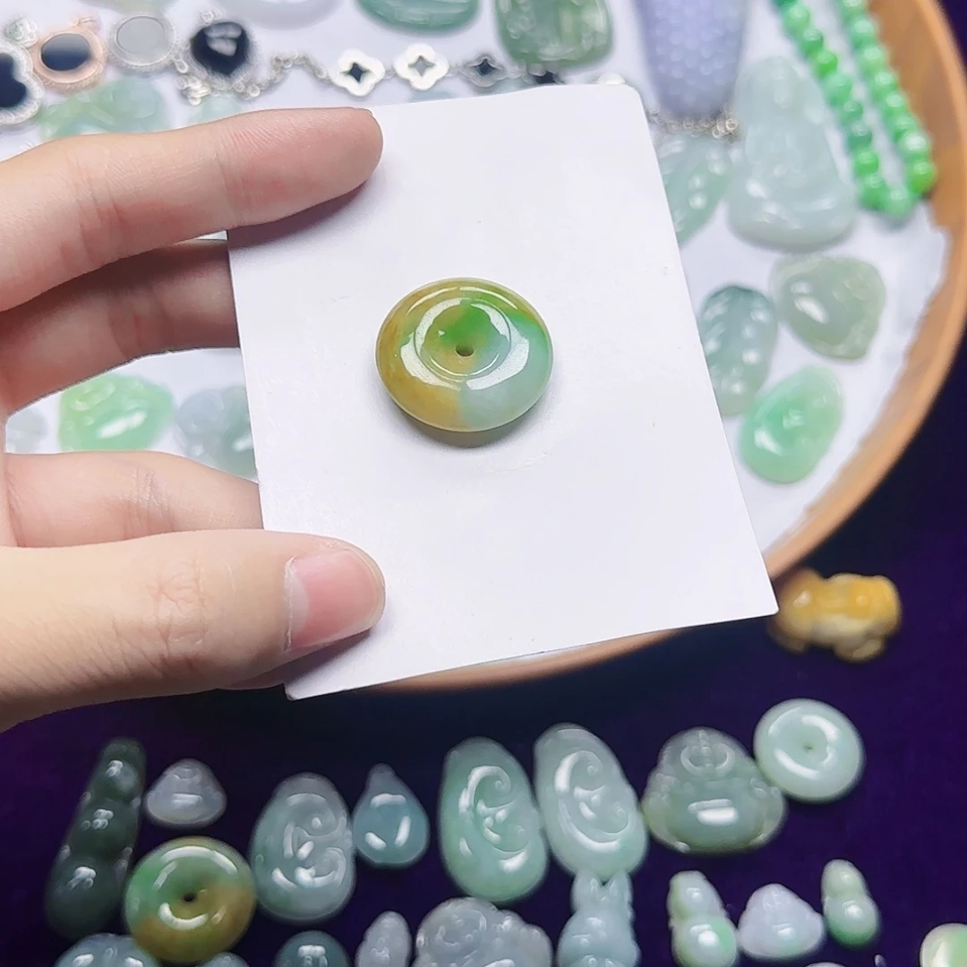 翡翠未镶嵌吊坠(赠链)