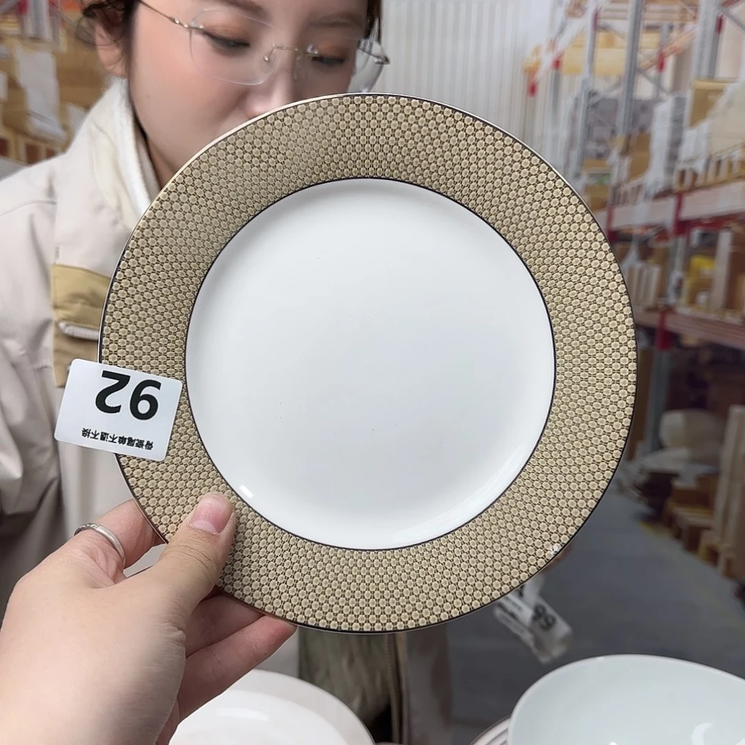 骨瓷19cm一个平盘瑕疵品不忒不还(39米包邮)