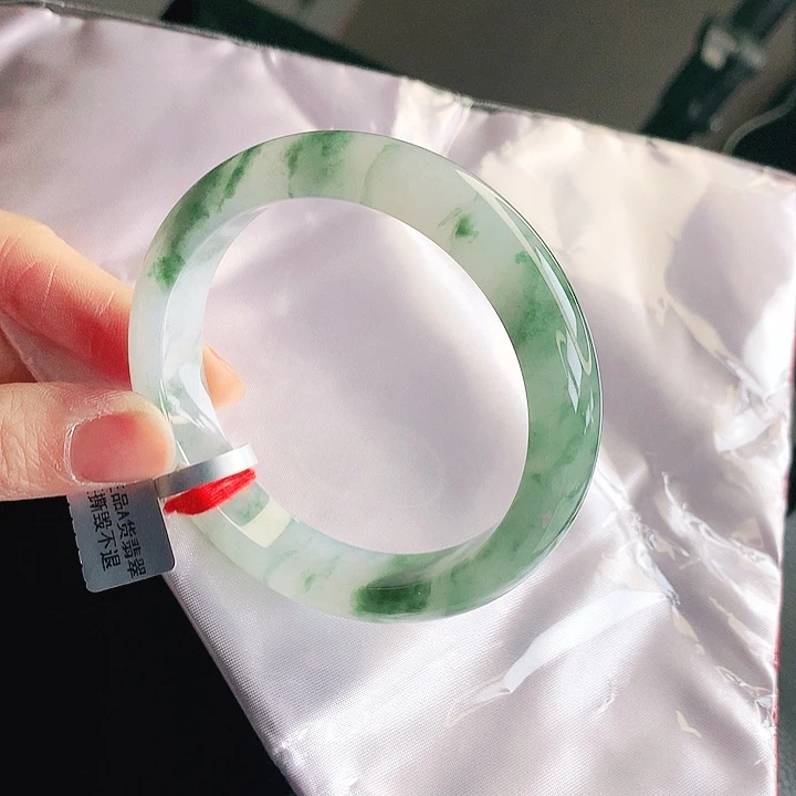 焱***姐翡翠未镶嵌手镯缅甸天然a货翡翠手镯