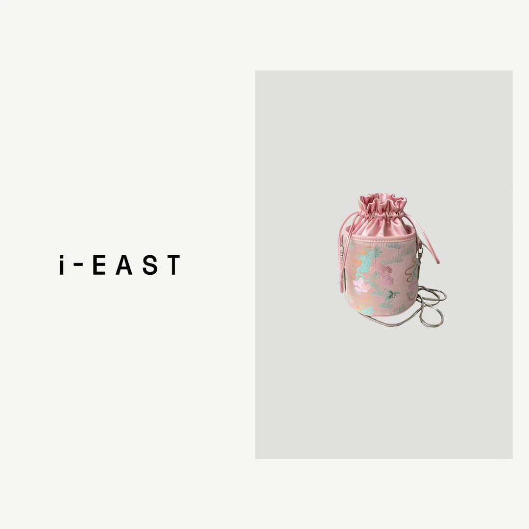 i-EAST 莫里斯系列~新中式提花水桶包包-4X PS7289