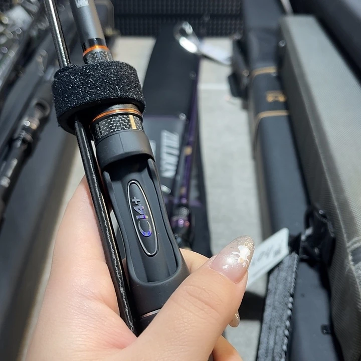 肥***仔2.4m碳素荣二2.18ml路亚直