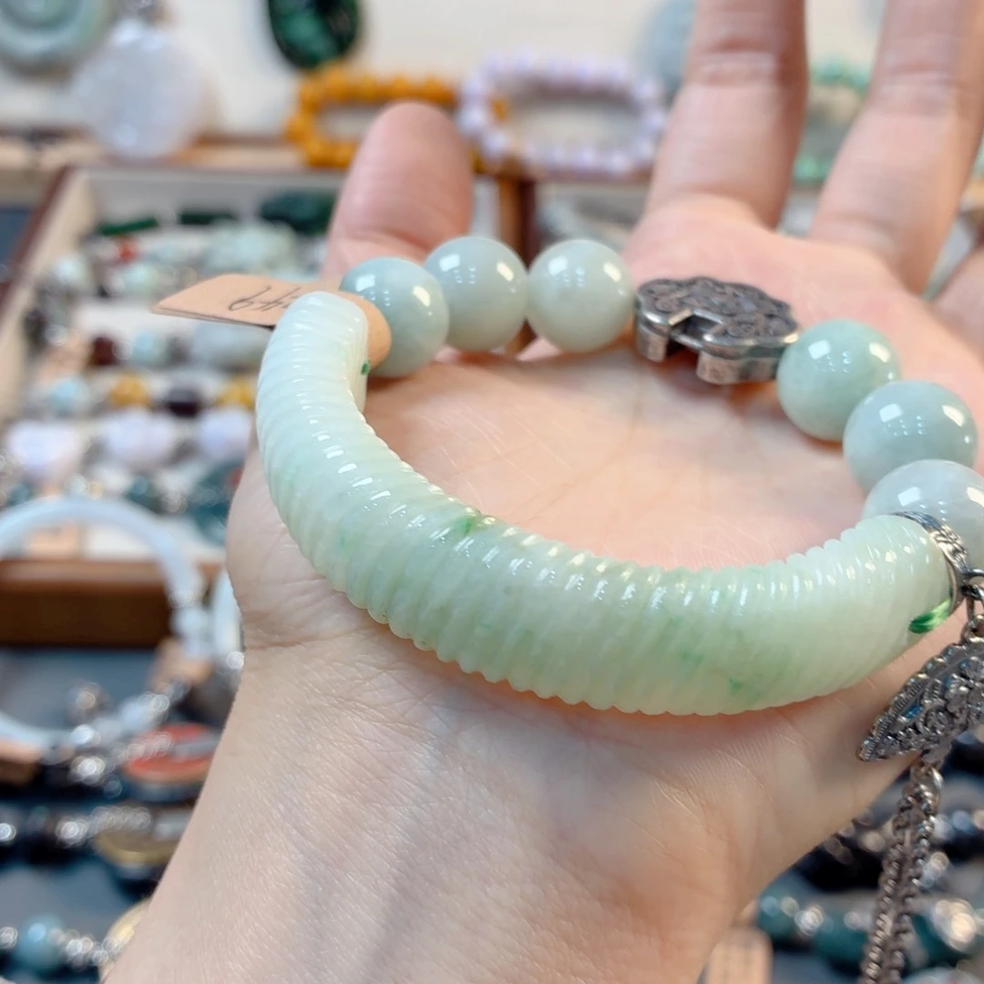 J***o翡翠未镶嵌颈饰手串