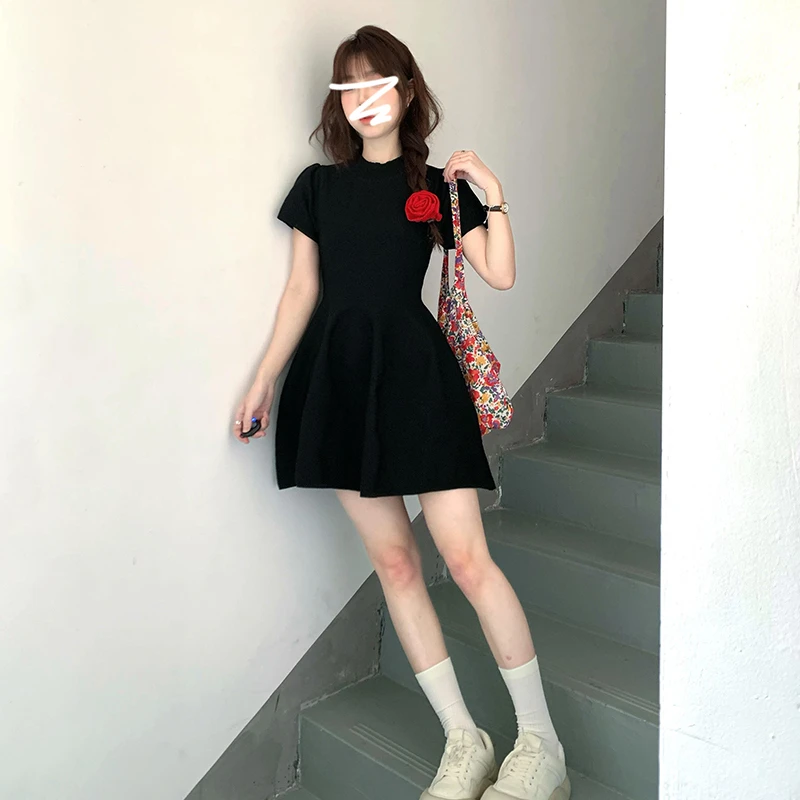 2025新款赫本风法式黑色连衣裙小个子气质高级感收腰a字蓬蓬短裙