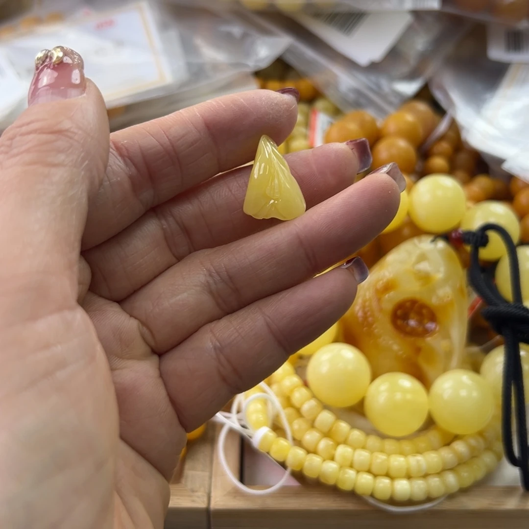琥珀珠宝奇石未镶嵌