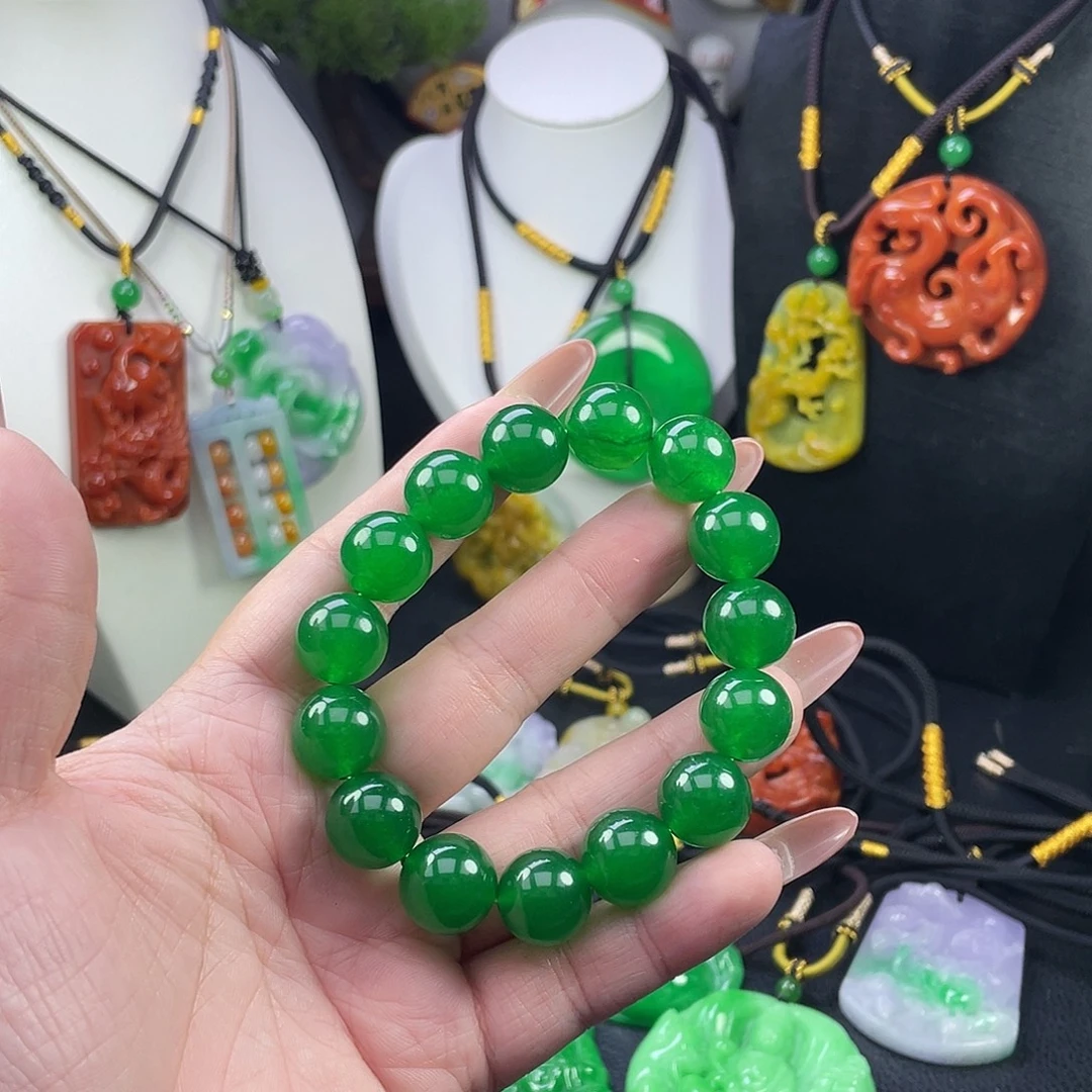 翡翠未镶嵌吊坠(赠链)