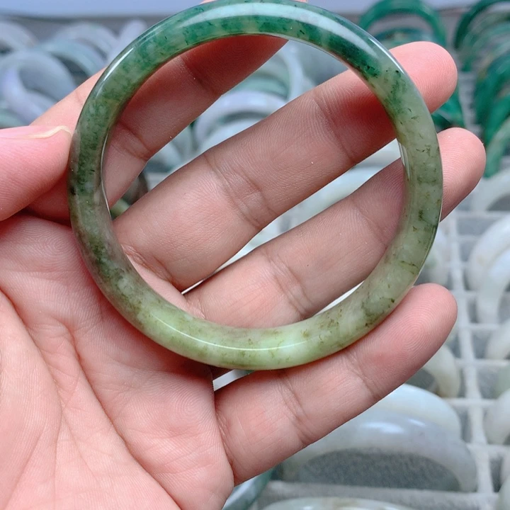 独山玉未镶嵌手镯60