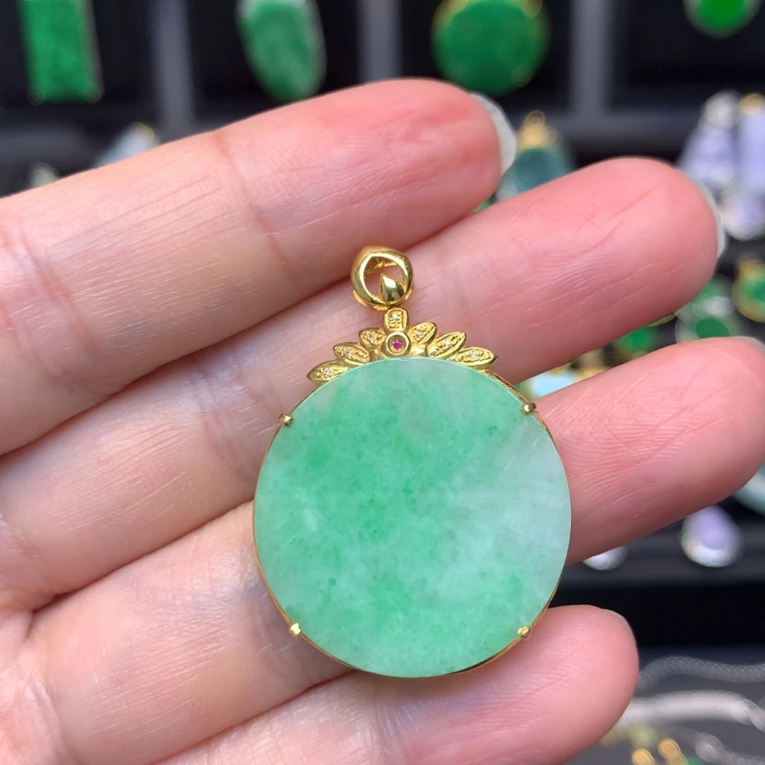 翡翠18K金镶嵌颈饰有纹裂