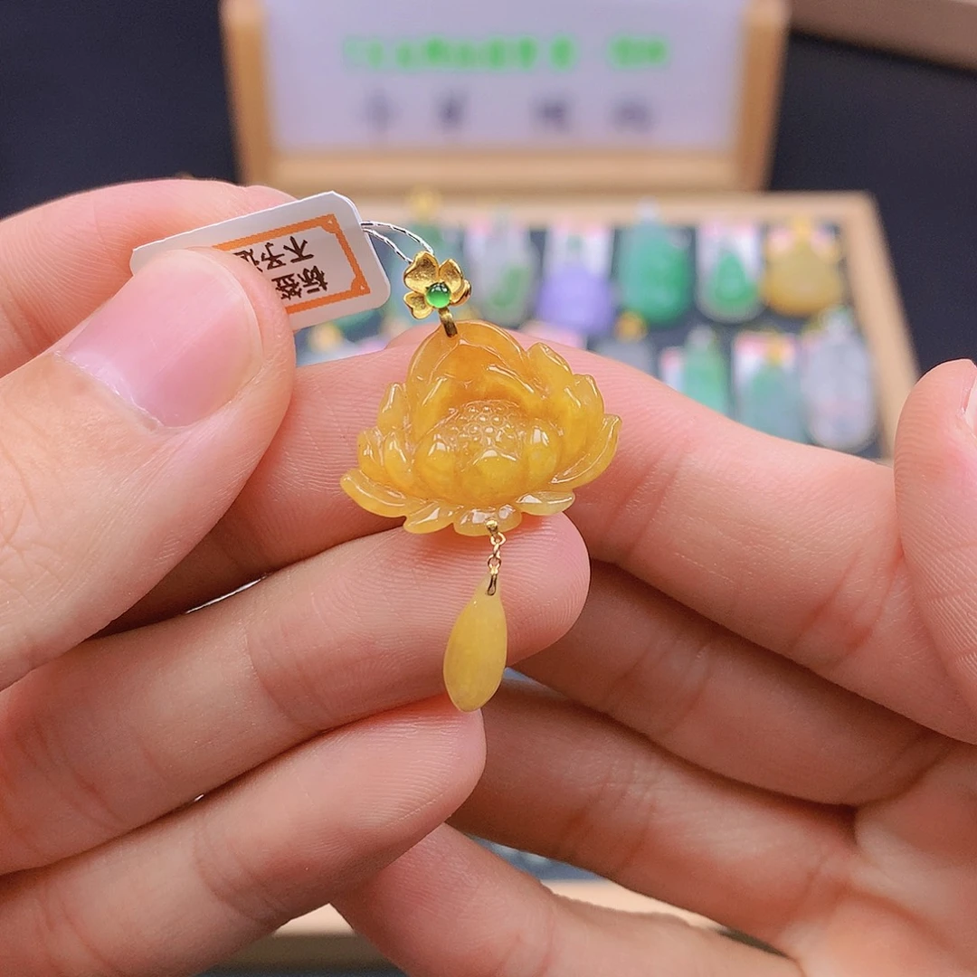 翡翠18K金镶嵌颈饰翡翠