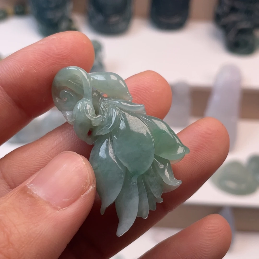 翡翠未镶嵌颈饰32
