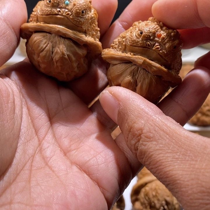 陳***希把件文玩核桃纯手工雕刻文玩核桃