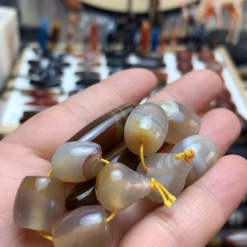 玛瑙/玉髓颈饰合金易*帝