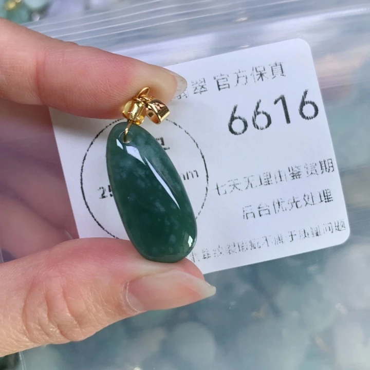 翡翠颈饰未镶嵌翡翠