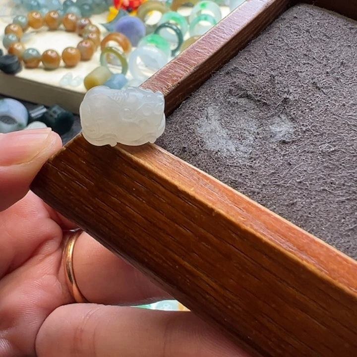 定制翡翠未镶嵌翡翠貔貅福利