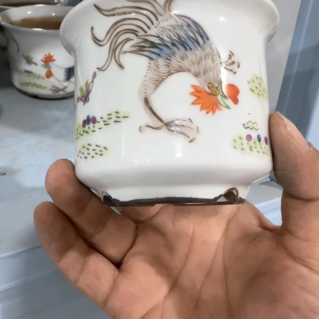 瓷片瓷器是在阿撸铁后开始出现后