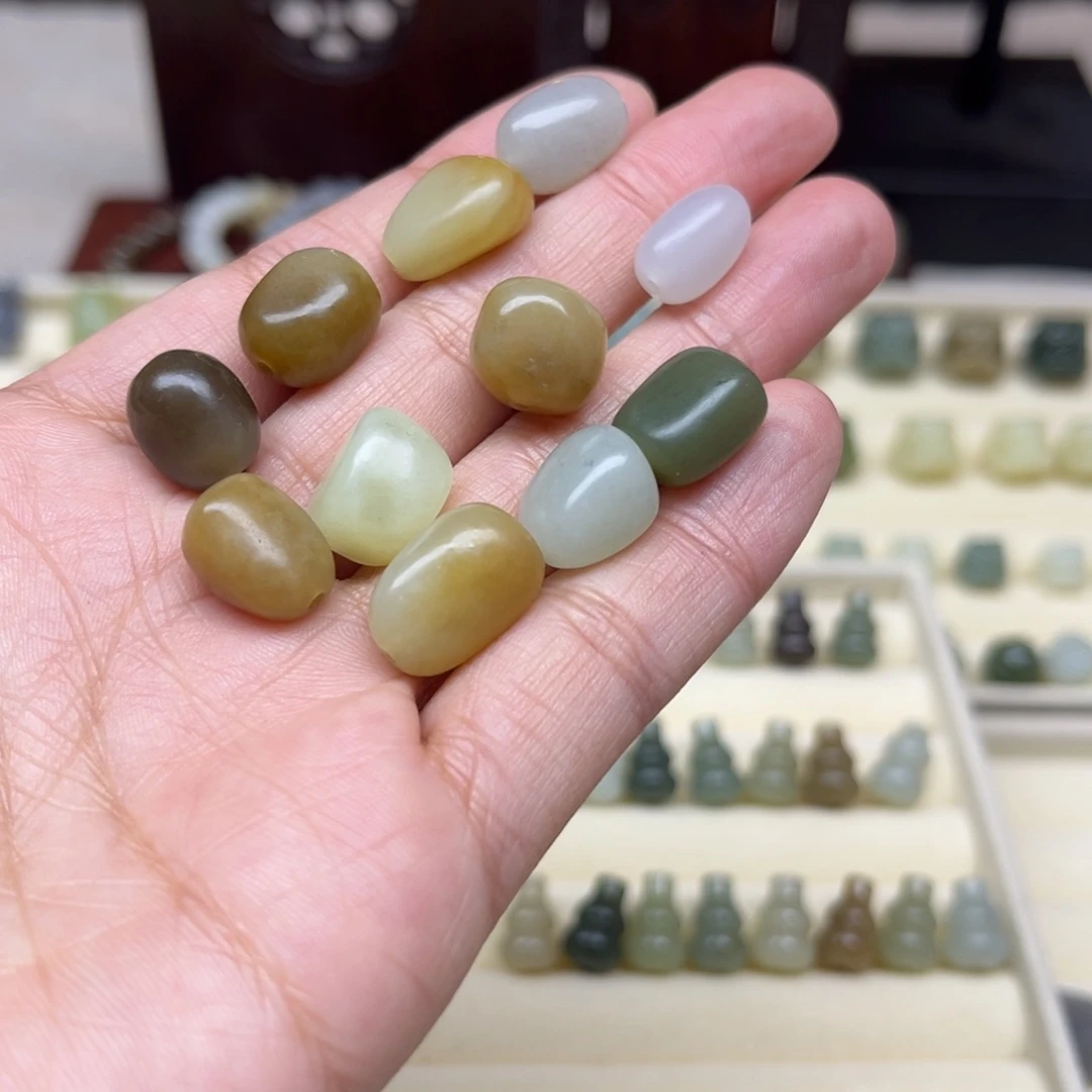 茶***馨和田玉未镶嵌珠宝半成品