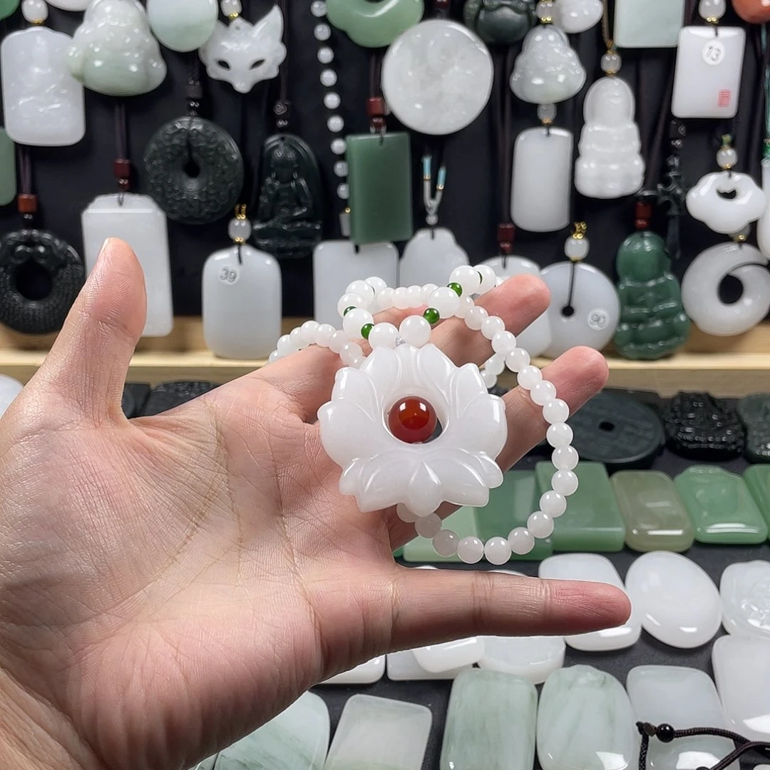 石英质玉（金丝玉）未镶嵌颈饰
