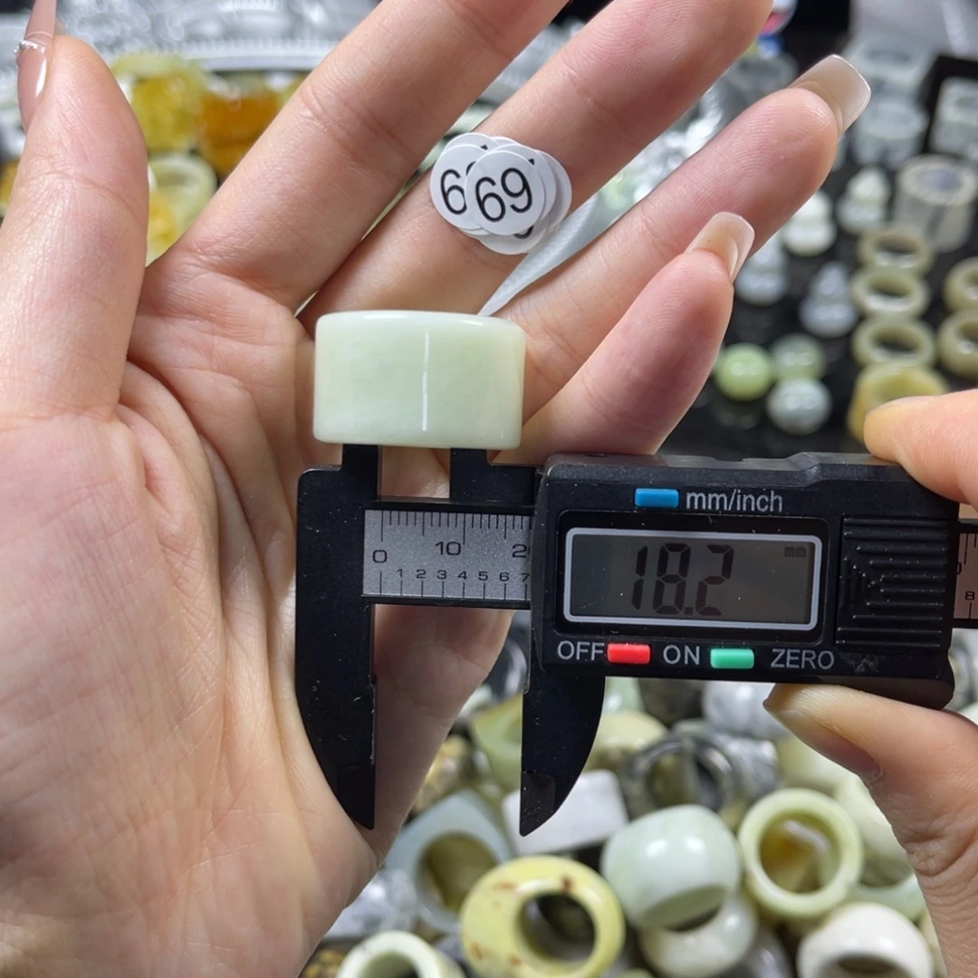 蛇纹石玉未镶嵌戒指