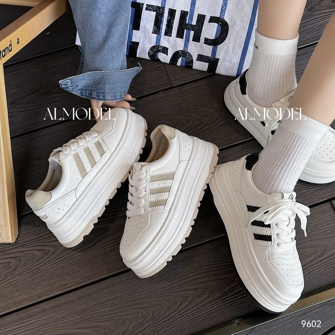 【现货现发】艾模儿春季新款厚底板鞋白黑XL9602图