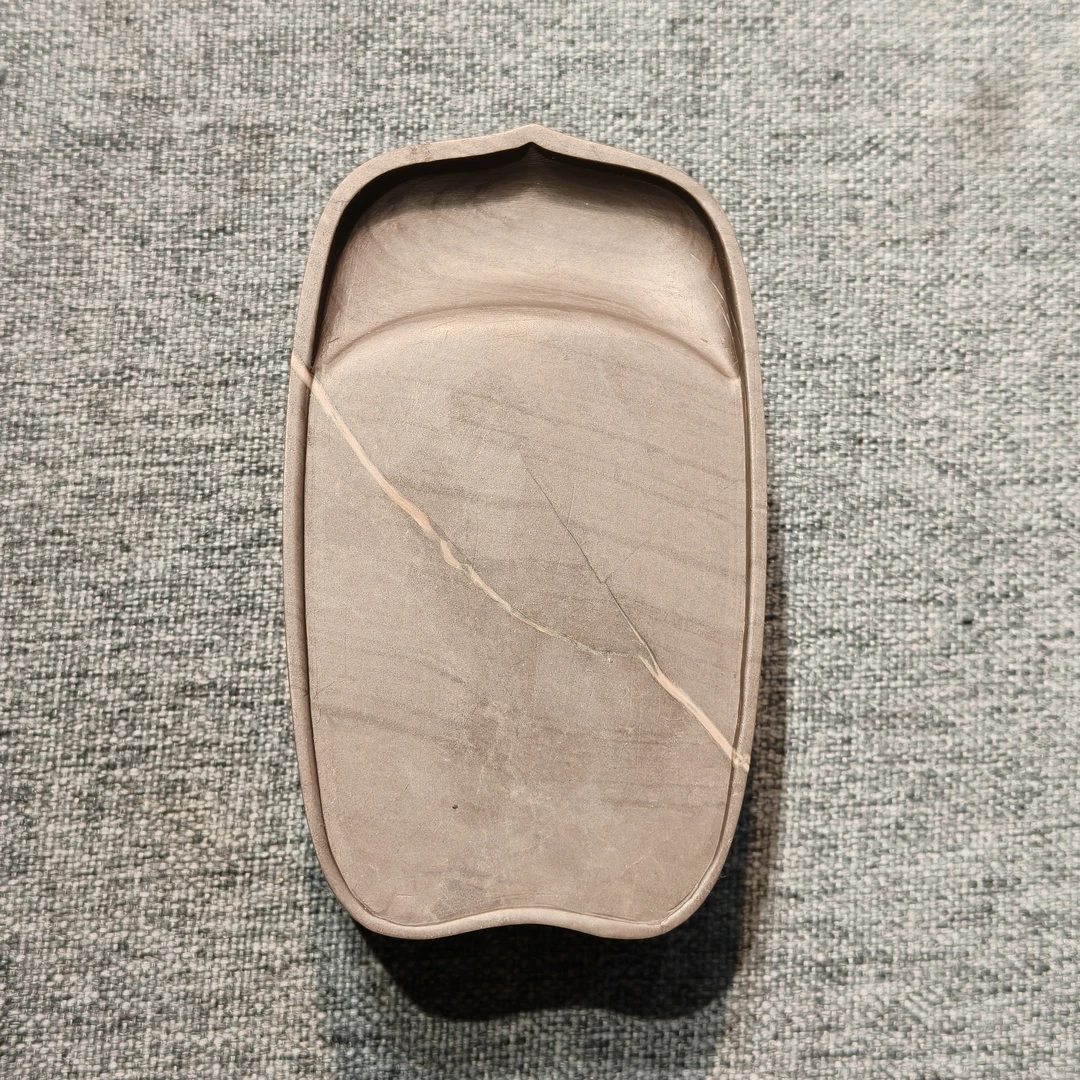 老坑洮砚，喇嘛崖老坑鸊鷉血小莲瓣砚，尺寸10*6*2.8厘米