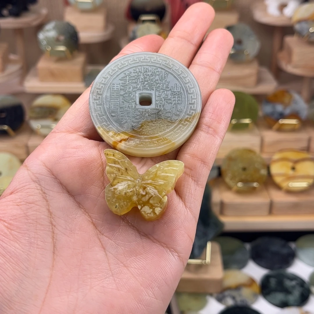 闲***人合金蛇纹石玉颈饰