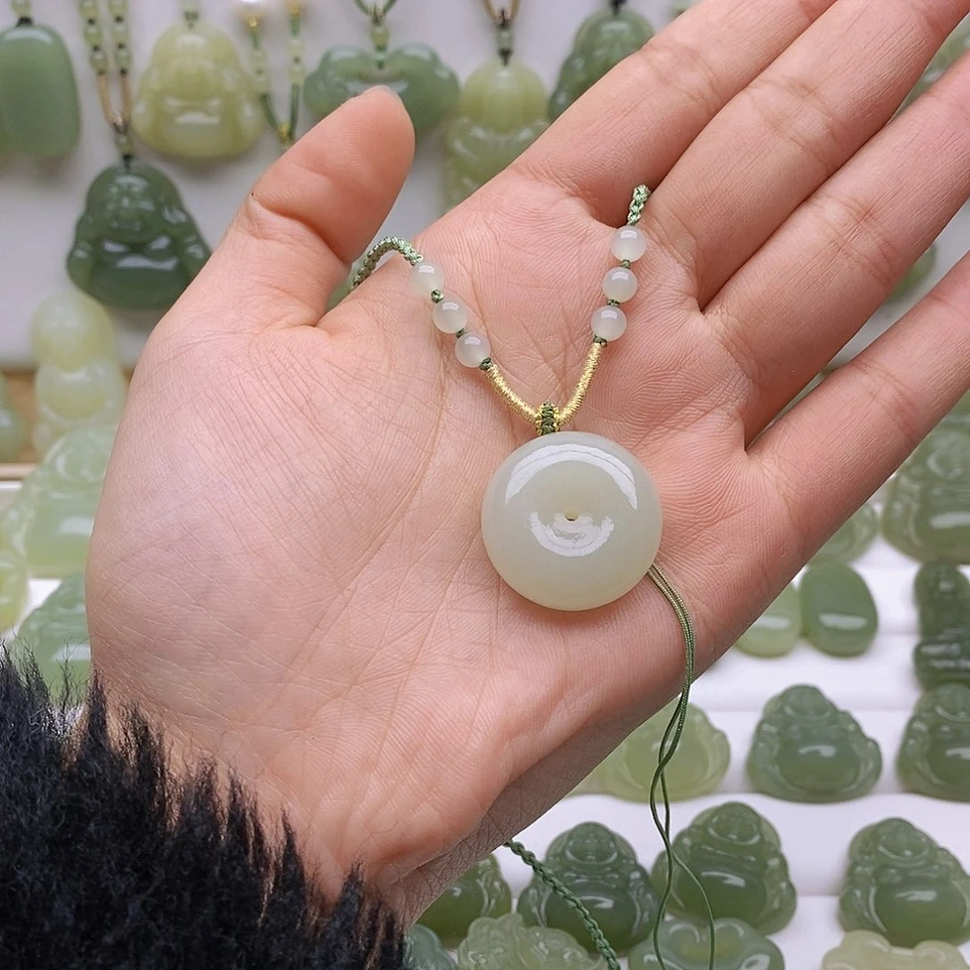 和田玉颈饰未镶嵌