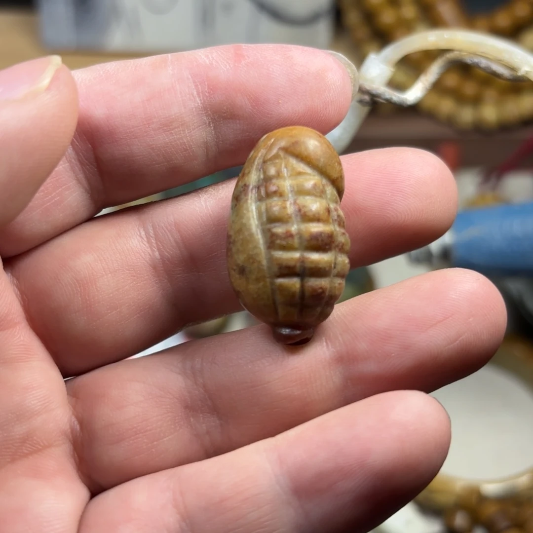 岫岩河磨玉（透闪石质玉）颈饰未镶嵌画****界