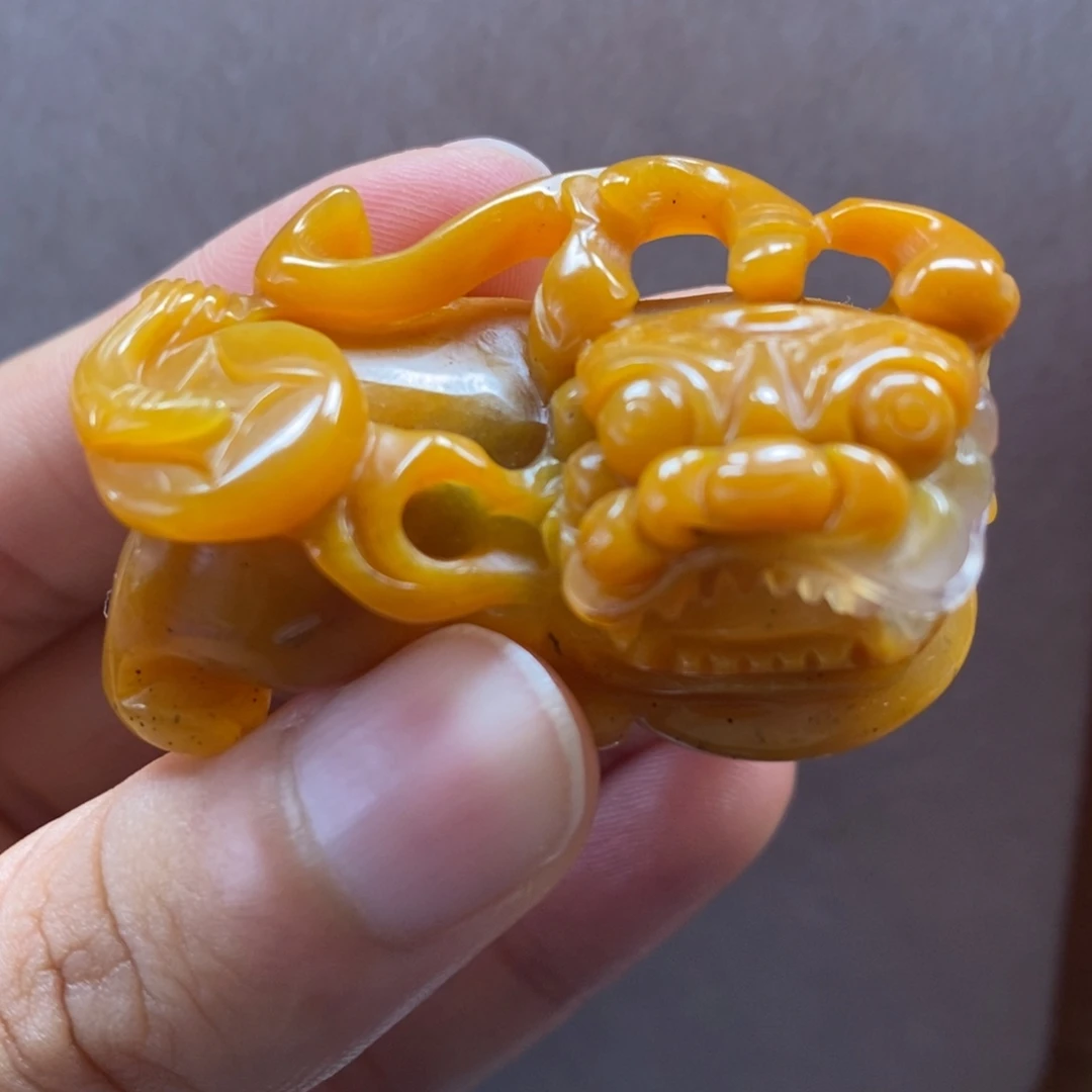 石英质玉（黄龙玉）未镶嵌颈饰