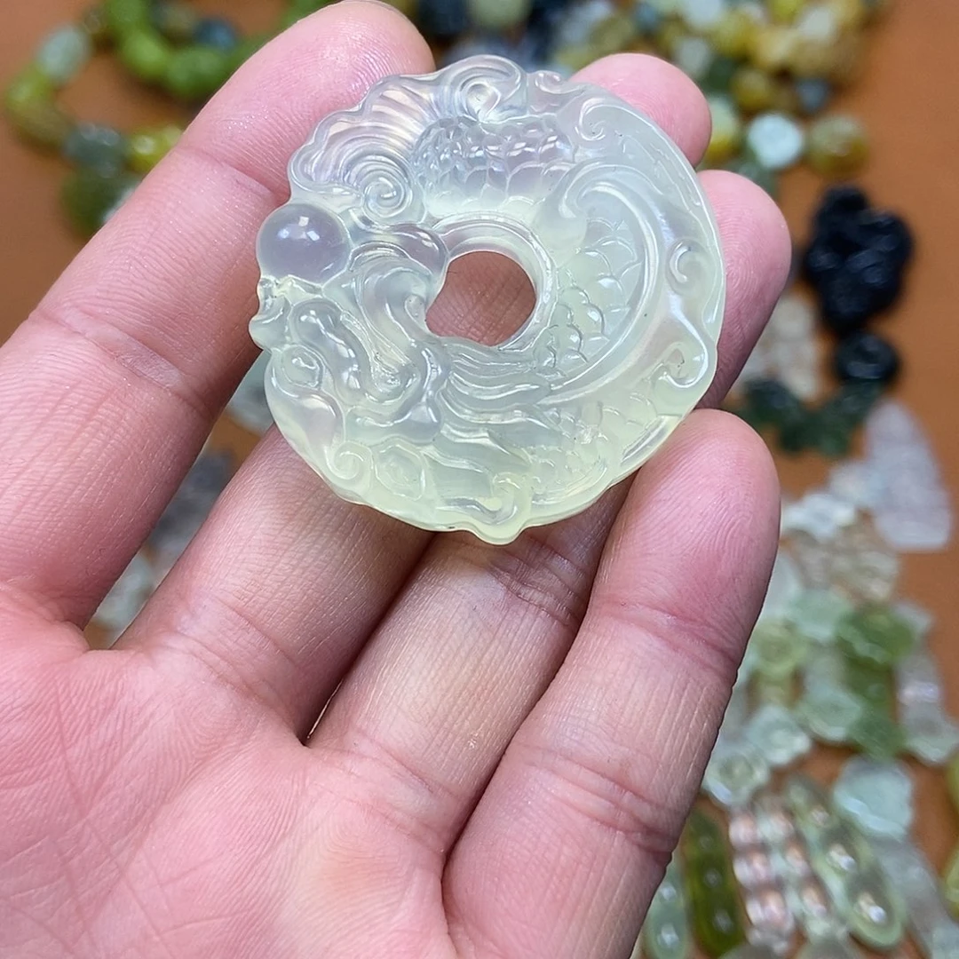 蛇纹石玉未镶嵌颈饰