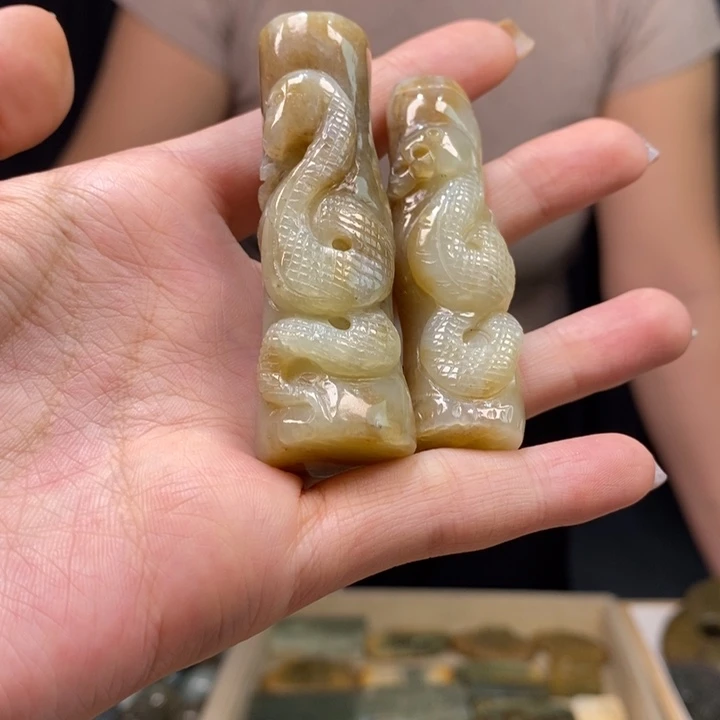 岫岩河磨玉（透闪石质玉）颈饰未镶嵌