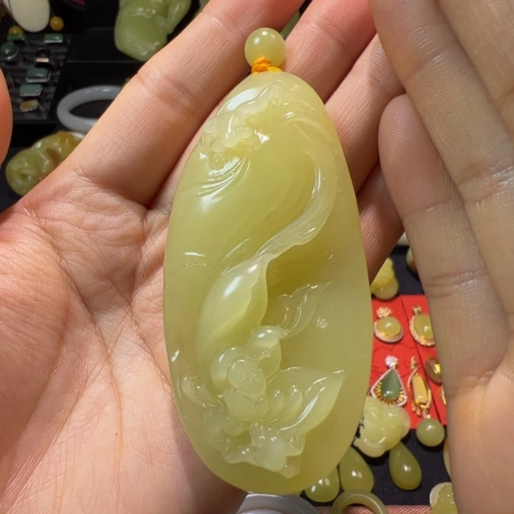 和田玉（黄玉）颈饰未镶嵌71克