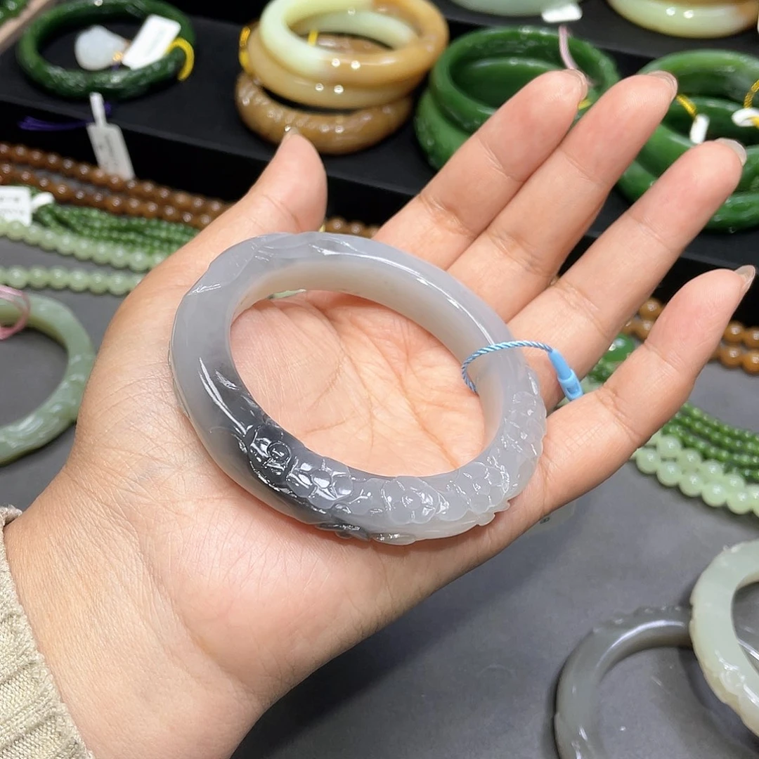 和田玉手镯58圈口66未镶嵌