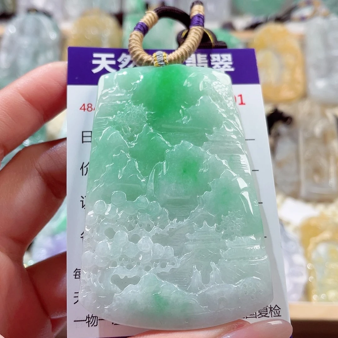 翡翠未镶嵌颈饰山水