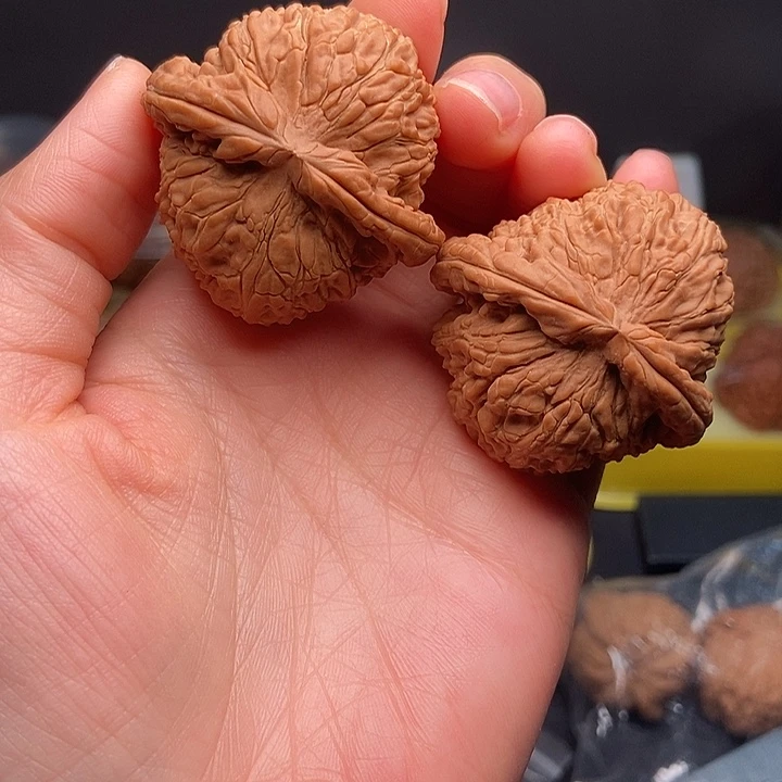 文玩核桃吊坠白狮子42